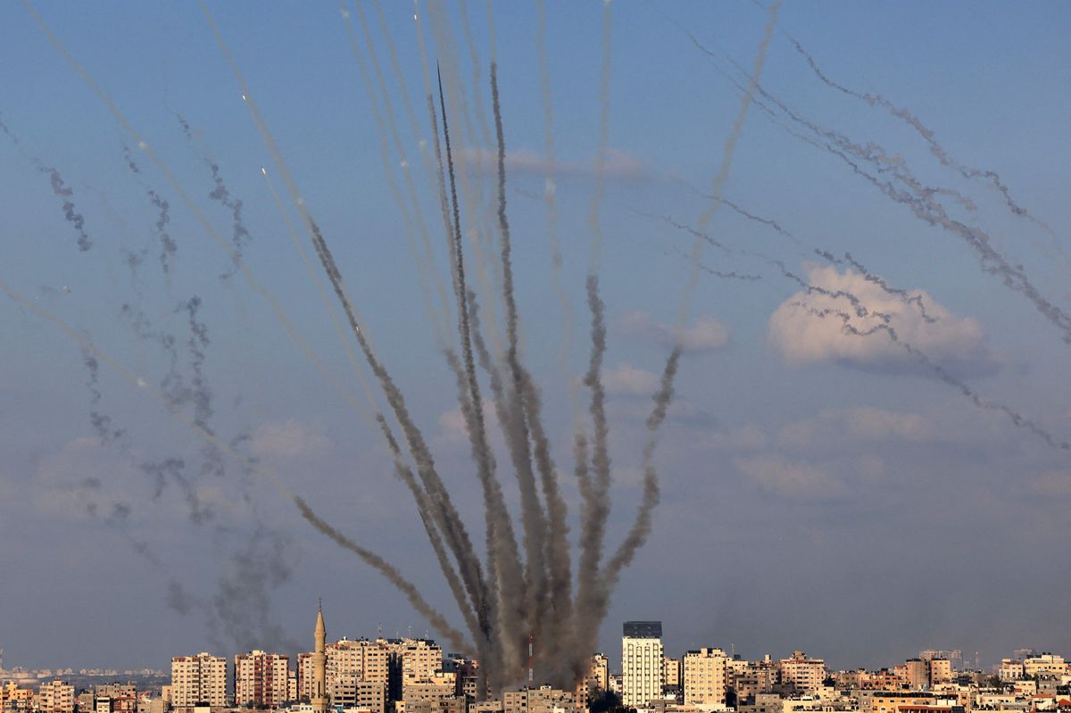 Israel antwortete auf die Terrorangriffe der Hamas bereits mit massiven Luftangriffen auf Gaza. Nach palästinensischen Angaben kamen bei den israelischen Angriffen mindestens 770 Menschen ums Leben.