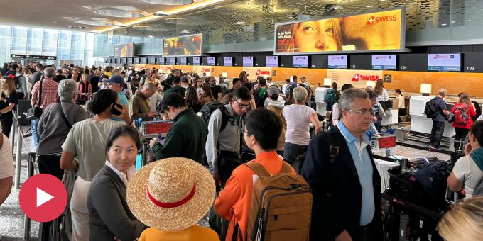 «Noch nie gesehen» - Leserin filmt Mega-Schlange am Flughafen Zürich