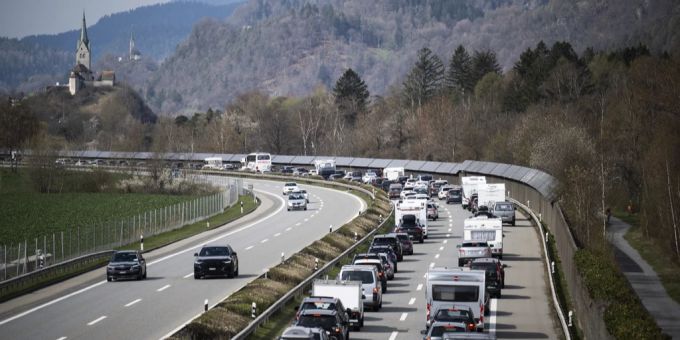 Überlastet - Ab 2026 soll auf Autobahnen flächendeckend Tempo 80 gelten