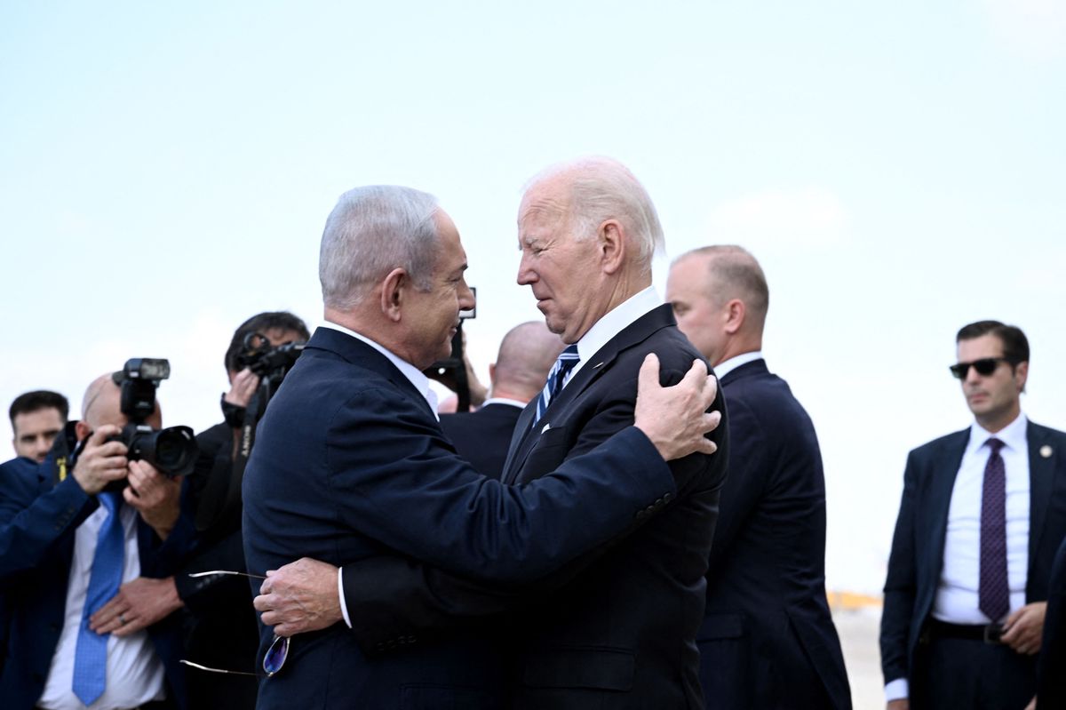 Politische und persönliche Nähe: Israels Premier Benjamin Netanyahu (links) holt US-Präsident Joe Biden am Mittwoch persönlich am Flughafen ab. 