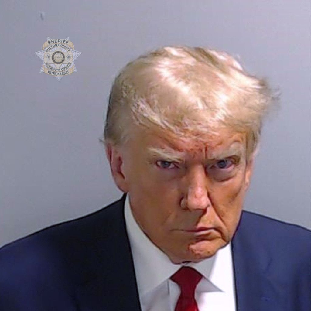 Die Behörden im US-Bundesstaat Georgia hatten im August dieses Jahres im Zusammenhang mit der Anklage wegen versuchten Wahlbetrugs gegen Donald Trump ein Polizeifoto des früheren US-Präsidenten veröffentlicht.  