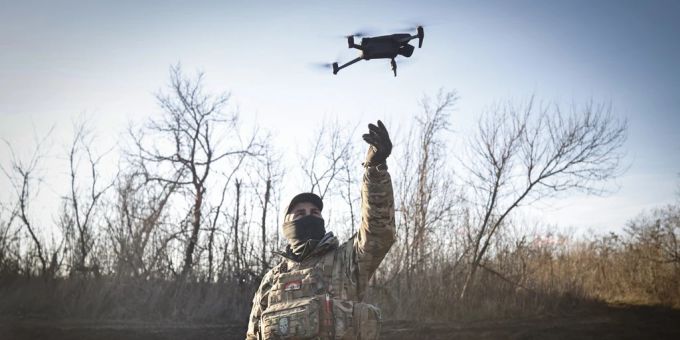 Soldat Ukraine Krieg Drohne