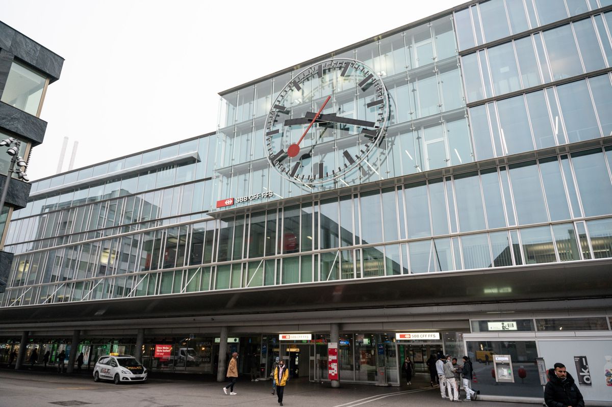 Die Flucht gelang dem Mann beim Ausstieg aus einem Gefangenenfahrzeug am Bahnhof Aarau. 