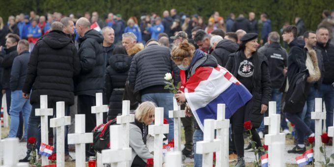 «Für die Heimat» - Gedenkmarsch von Vukovar von Nationalisten angeführt