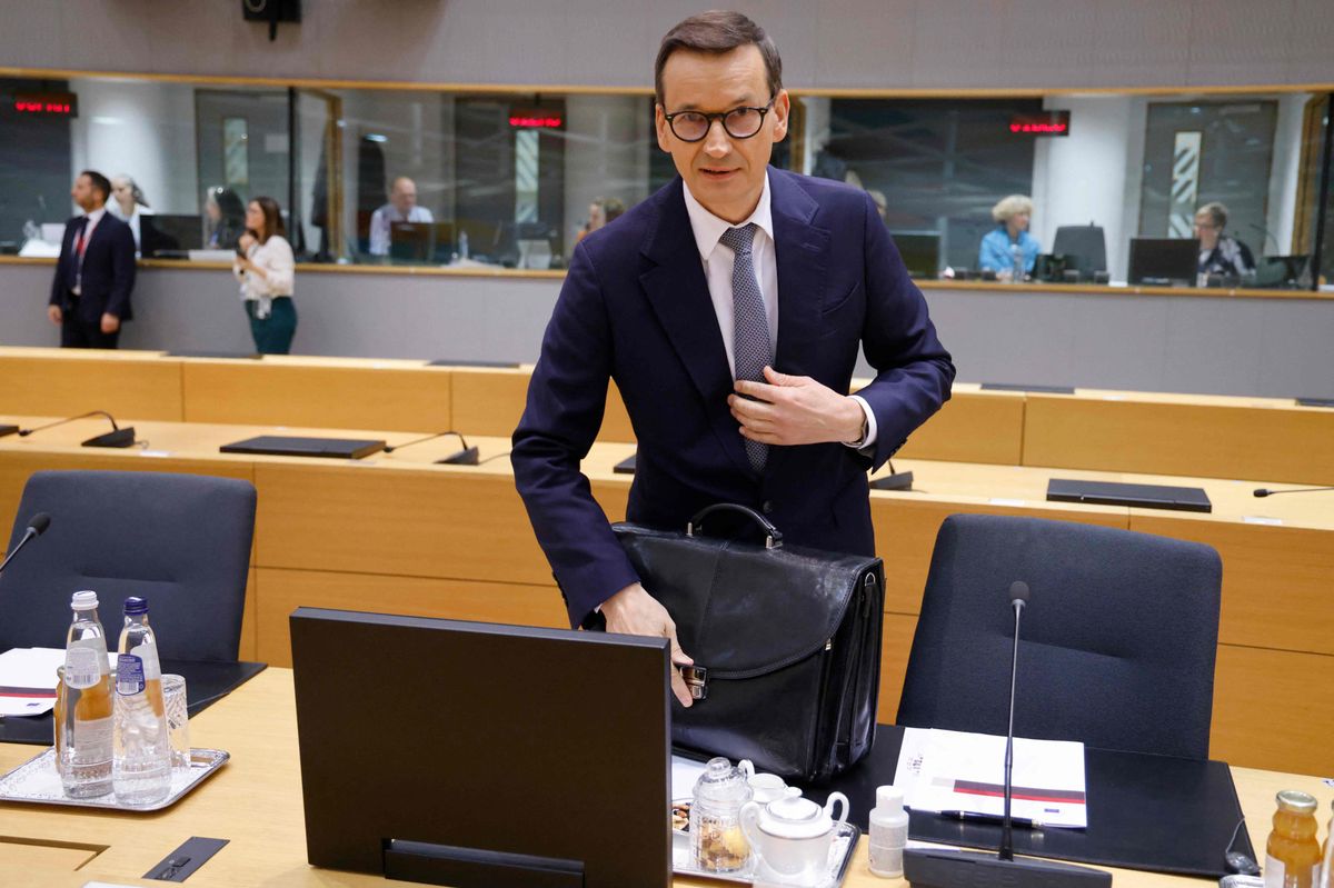 Die bisher regierende PiS hat nach den Parlamentswahlen keinen Koalitionspartner in Sicht: Mateusz Morawiecki an einem Gipfeltreffen in Brüssel Ende Oktober.