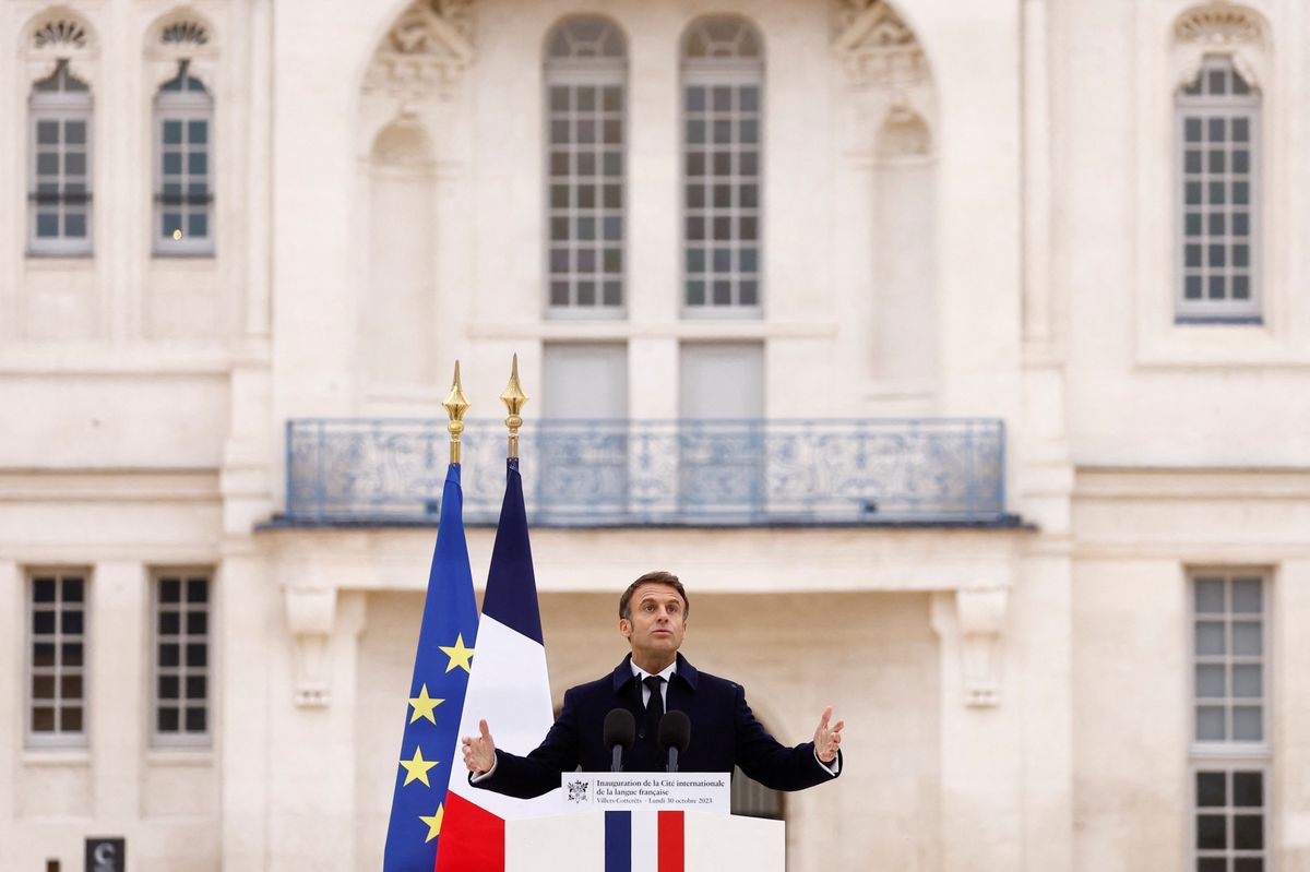 «Schmiede der Nation»: Emmanuel Macron bei seiner Grundsatzrede zur französischen Sprache im Hof des Château Villers-Cotterêts – die Medien nennen es «Château Macron».