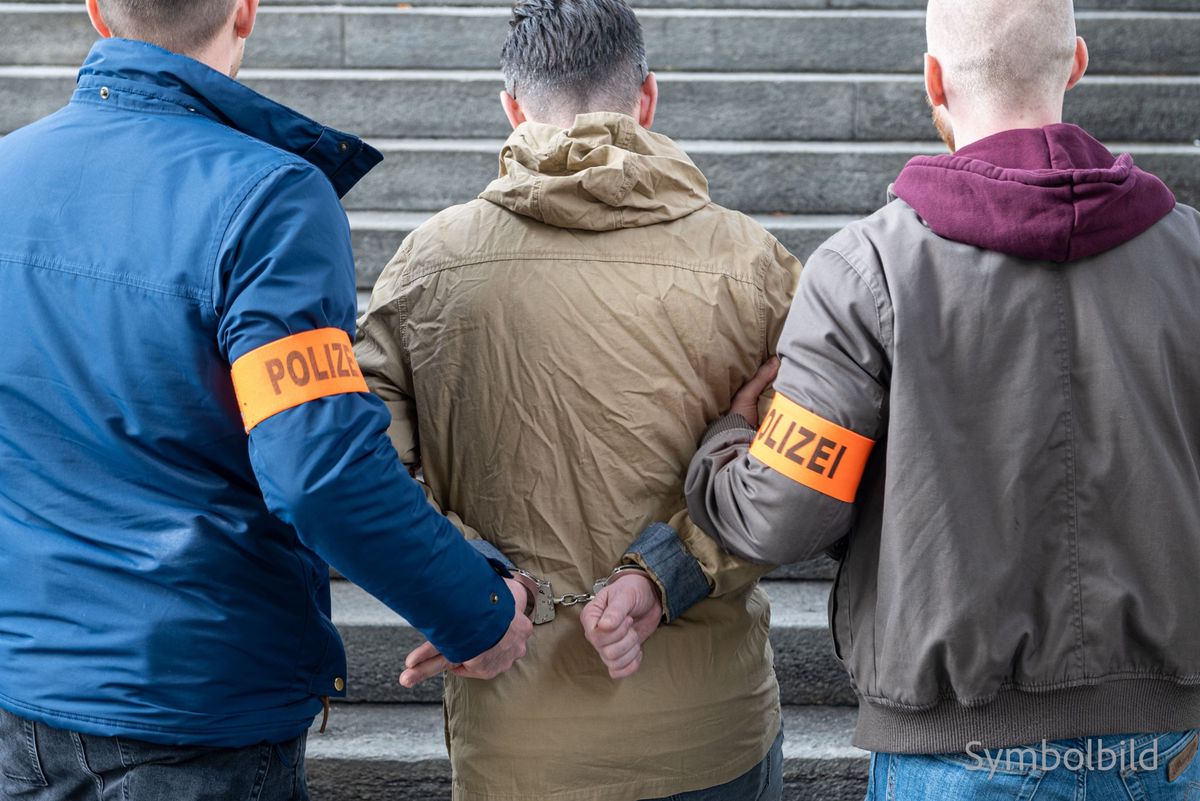 Die Kantonspolizei Zürich konnte einen 34-jährigen Schweizer verhaften. (Symbolbild)