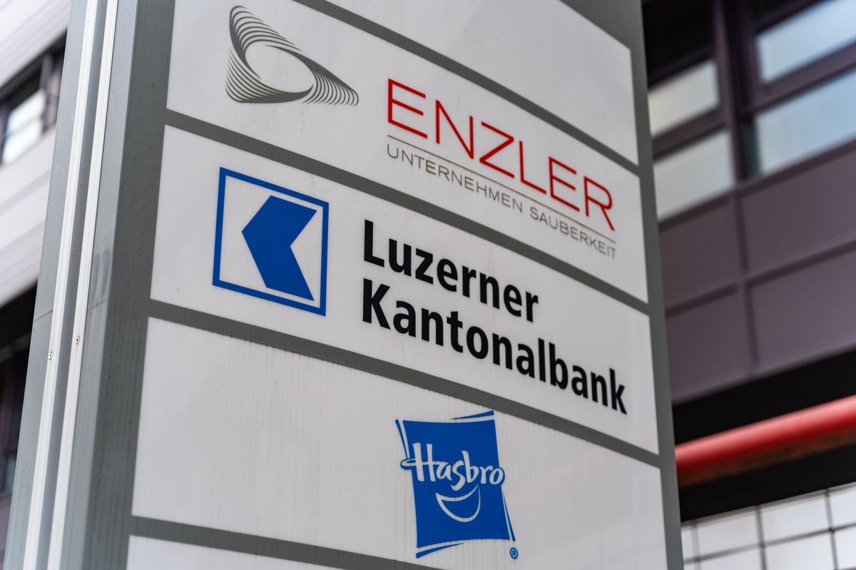 An der Feier «5 Jahre Kompetenzzentrum Strukturierte Produkte der LUKB» der Luzerner Kantonalbank letzten Donnerstag kam es zu einer Schlägerei zwischen zwei Gästen.