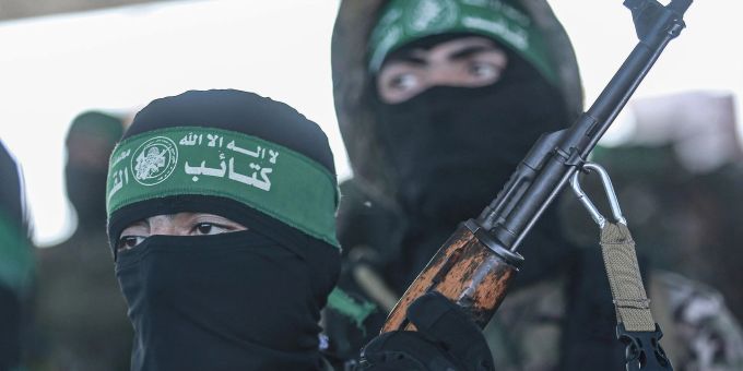 Mitglieder der Izz -Din al-Qassam-Brigen, des militärischen Flügels der palästinensischen islamistischen Hamas-Bewegung (Symbolbild).