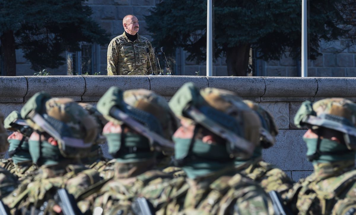 Nach der Eroberung Berg-Karabachs durch die aserbaidschanische Armee kam Präsident Ilham Alijew am 8. November zu einer Truppenparade nach Stepanakert. Die Aserbaidschaner nennen die Stadt «Chankendi». 