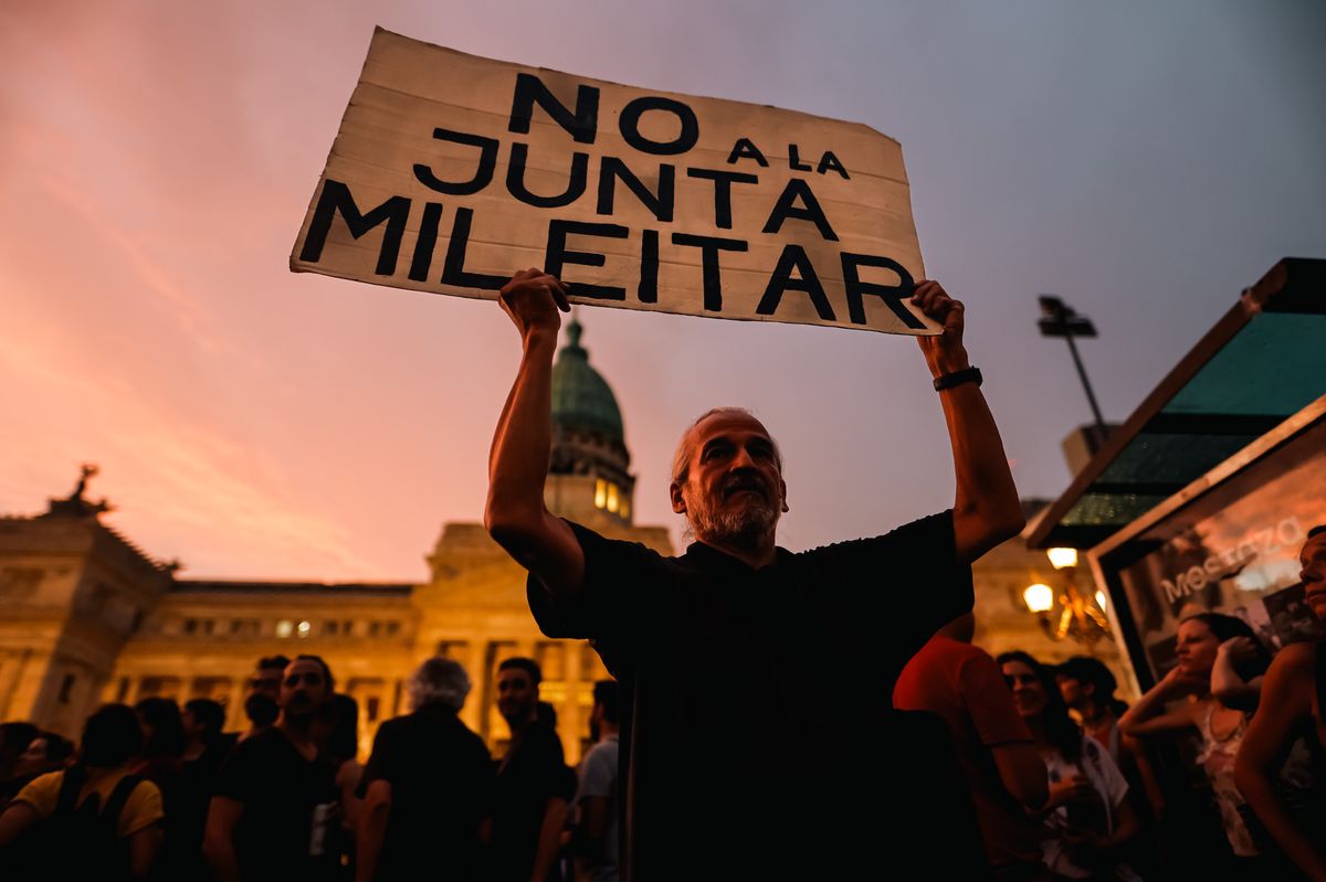 Am Mittwoch wollen die Milei-Gegner wieder auf die Strasse gehen. Im Bild eine Demo vom 10. Januar in Buenos Aires. Der Spruch «No a la Junta Mileitar» ist ein Wortspiel aus «Milei» und «Junta Militar» (Militärjunta). 