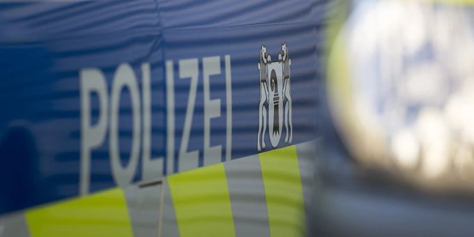Brenzlige Situation für eine Polizeipatrouille in Basel-Stt am Neujahrsmorgen. (Archivbild)