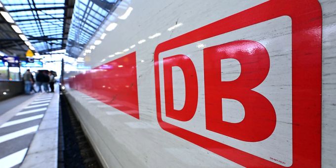 Der ab Mittwoch in Deutschland angekündigte Bahnstreik wird zum Ausfall vieler grenzüberschreitender Bahnverbindungen von und nach Deutschland führen. Die SBB erarbeiten für den Schweizer Streckenabschnitt derzeit ein Ersatzkonzept. (Archivbild)