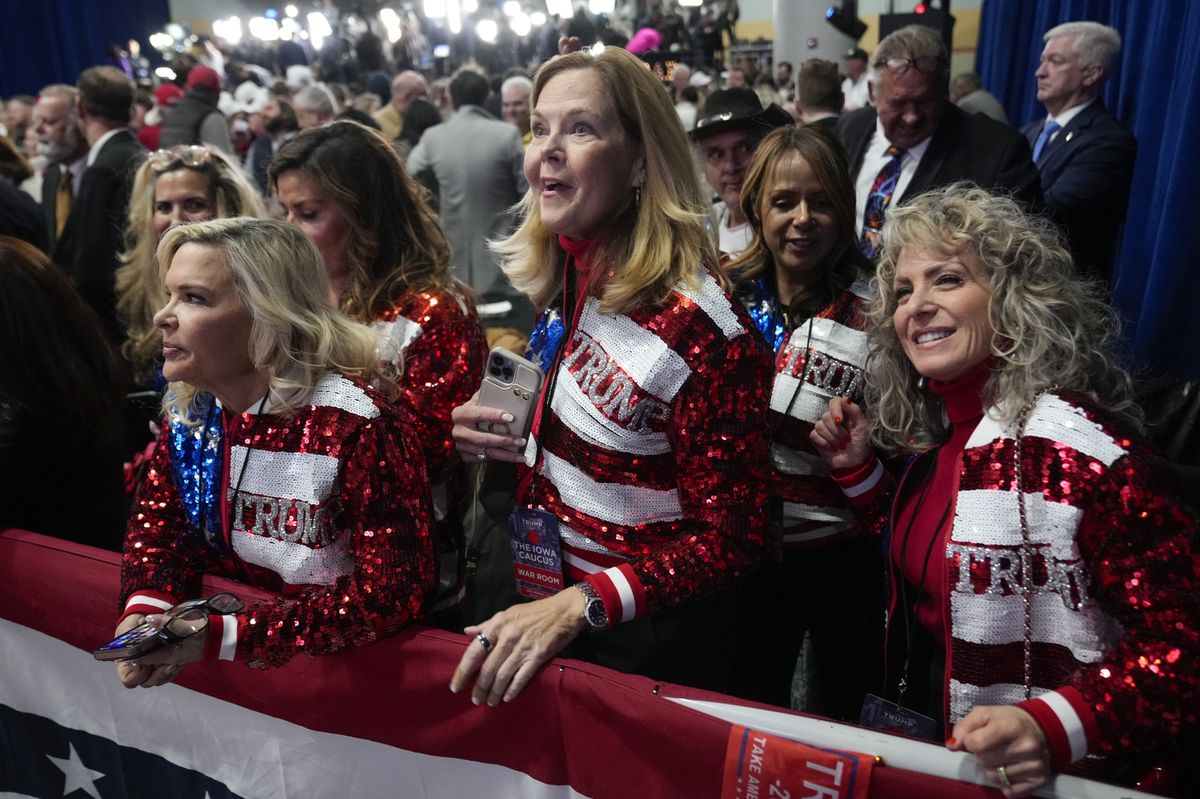 Sie feiern Donald Trump wie einen Popstar: Anhängerinnen des republikanischen Präsidentschaftsanwärters an einem Wahlkampfanlass in Des Moines, der Hauptstadt von Iowa.