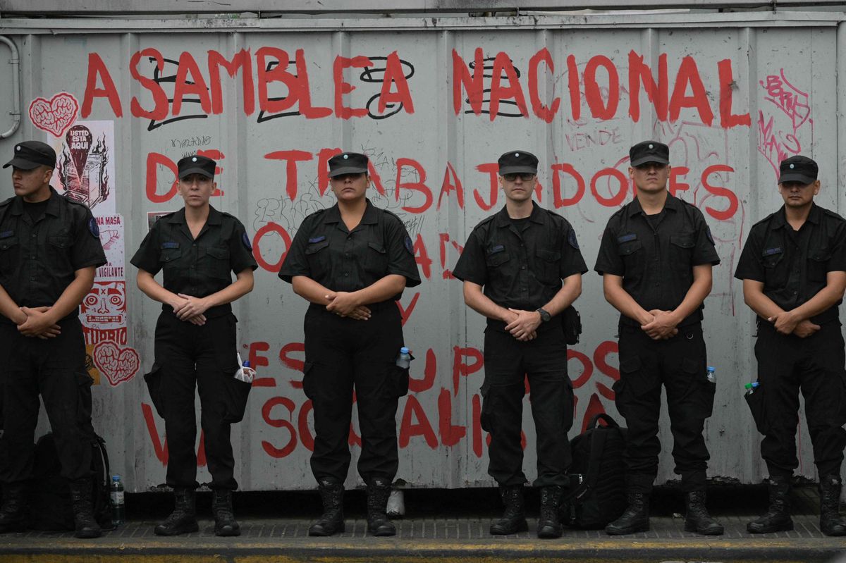 Sicherheitskräfte vor dem argentinischen Parlament.