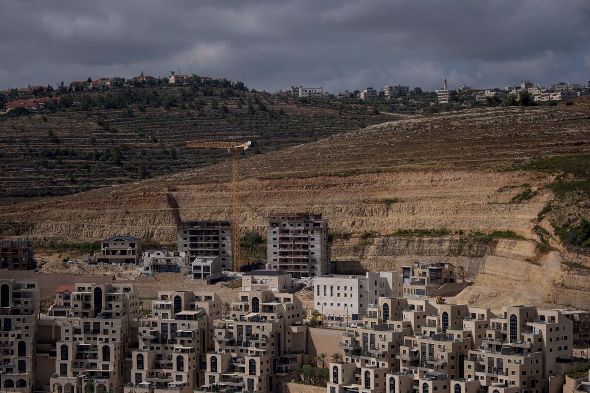Werden von vielen Ländern kritisiert. Israelische Siedlungen im Westjordanland. 