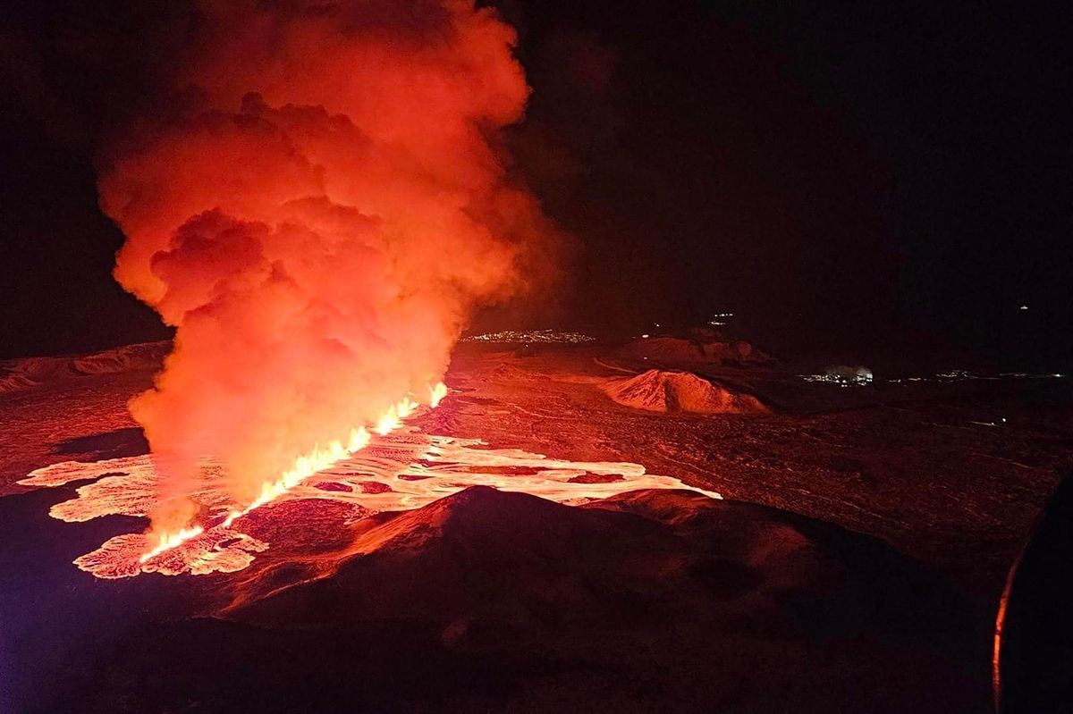 Bei Grindavík tritt erneut Lava aus dem Boden.