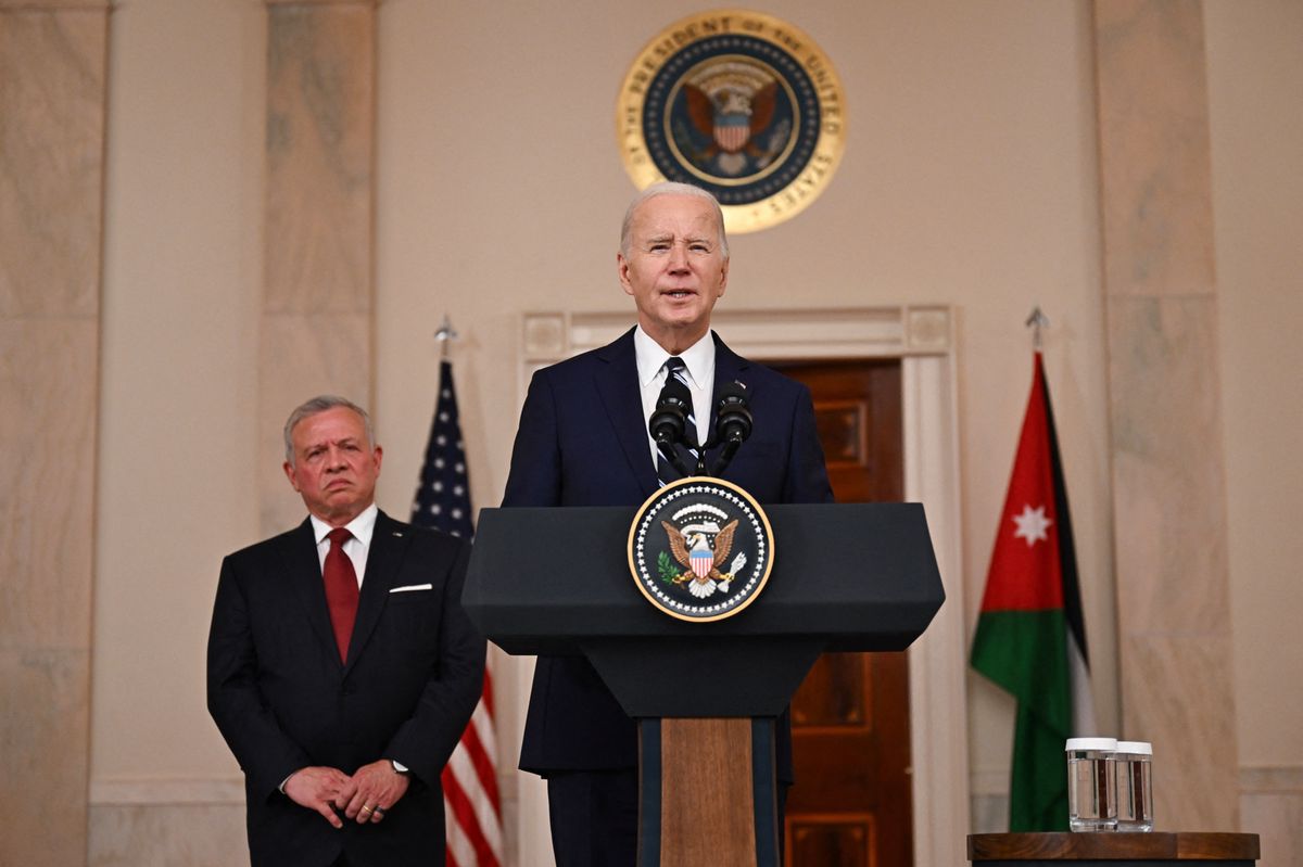 König Abdullah II. hört zu, als US-Präsident Joe Biden die Gräuel des Hamas-Anschlags vom 7. Oktober beschreibt. Die beiden verbündeten Staatsoberhäupter haben eine sehr unterschiedliche Perspektive auf den Nahostkonflikt, wie am Montag bei ihrem Treffen im Weissen Haus deutlich wurde.