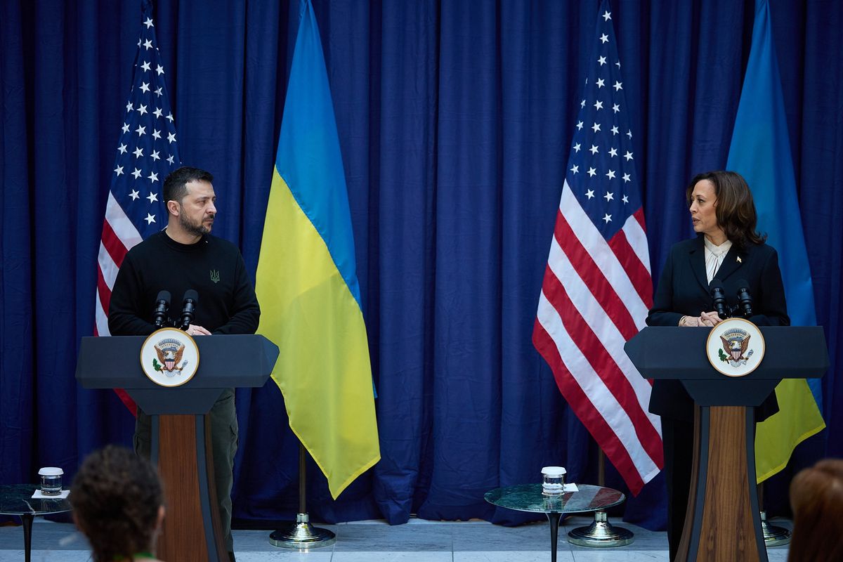 Die Ukraine braucht dringend Hilfe der USA: Wolodimir Selenski und US-Vizepräsidentin Kamala Harris bei der Münchner Sicherheitskonferenz am letzten Wochenende.