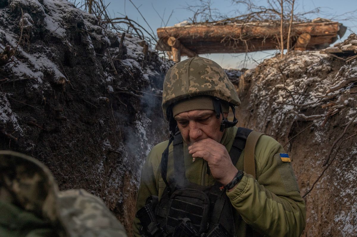 Ein ukrainischer Soldat an der Frontlinie im Januar 2024 in der Region Kharkiw.