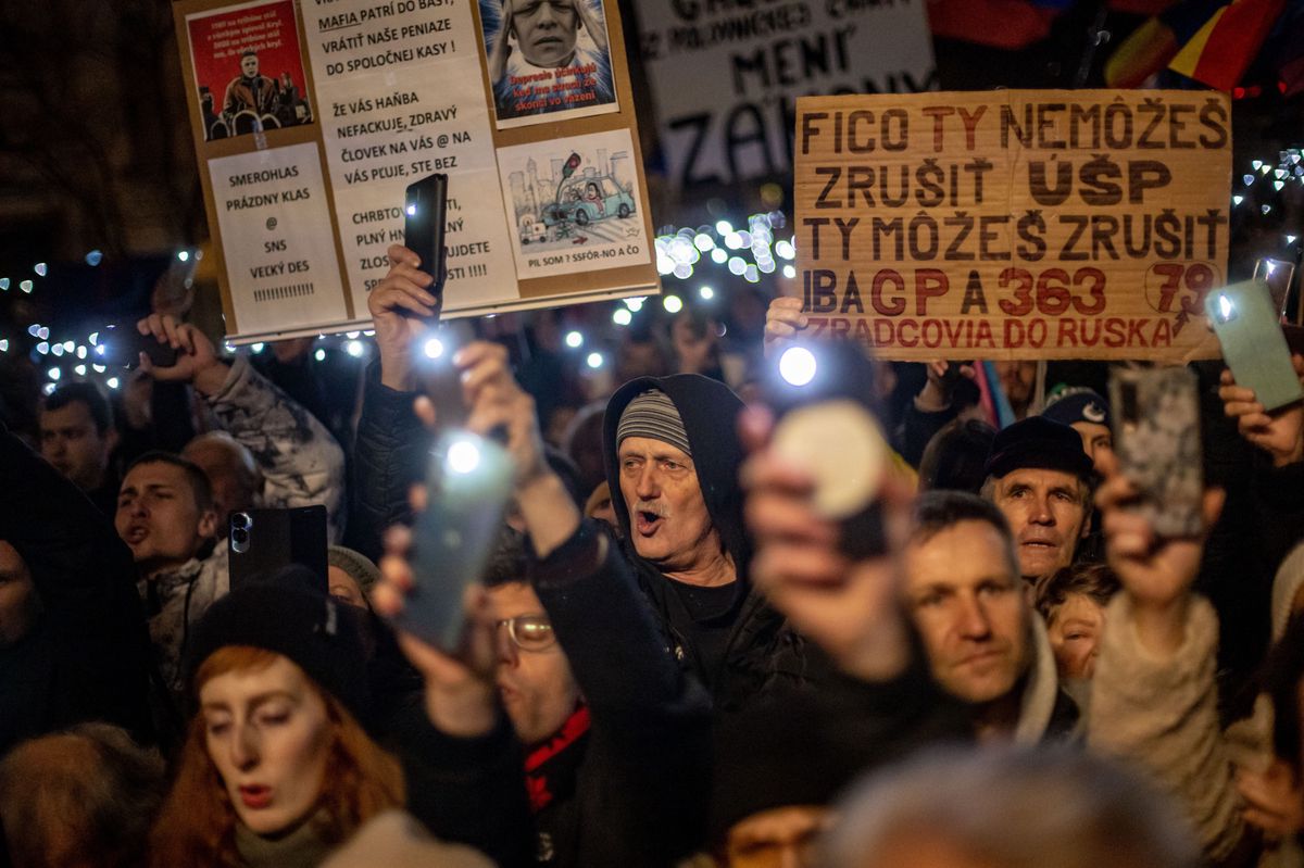 Der Protest der Slowakinnen und Slowaken richtet sich insbesondere gegen die geplante Justizreform, die etwa Strafen für Korruption reduzieren will.  
