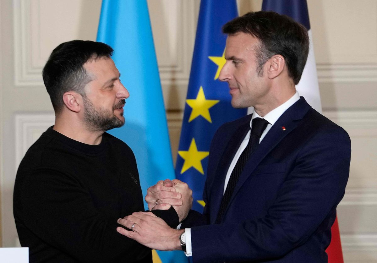 Frankreich gehört zu den Ländern, die schon ein Sicherheitsabkommen mit der Ukraine abgeschlossen haben: Wolodimir Selenski und Emmanuel Macron.