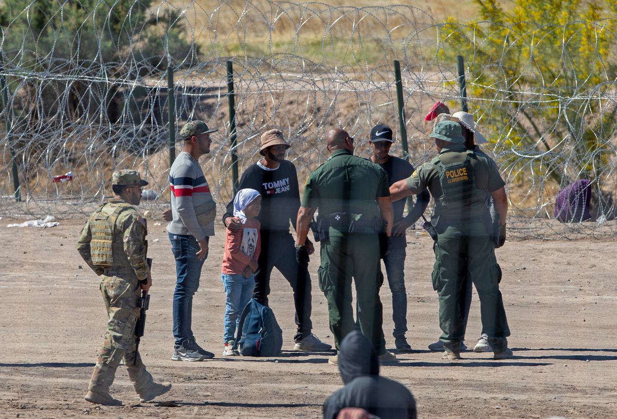 Das Gesetz erlaubt texanischen Polizeibeamten, Personen festzunehmen, die verdächtigt werden, illegal die Grenze aus Mexiko in die USA überquert zu haben.