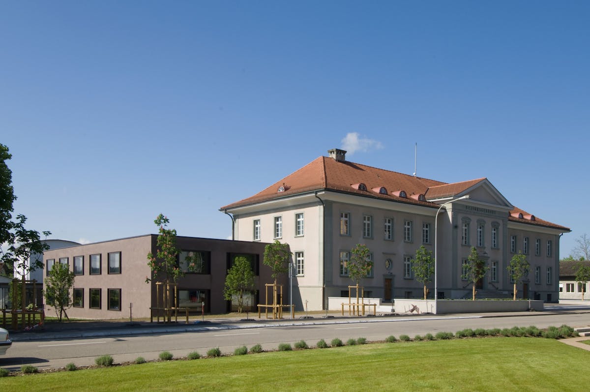 Der Beschuldige schwänzte den Prozess am Bezirksgericht Bülach.