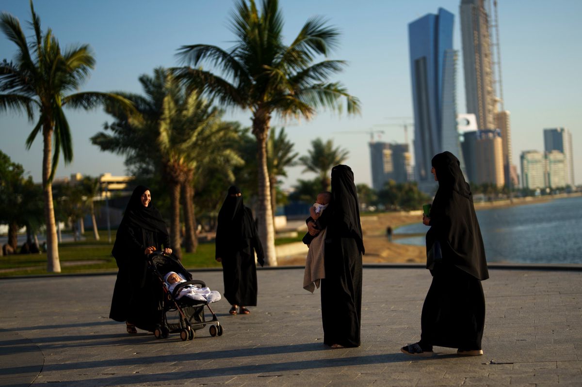 Saudiarabien kommt bei der Gleichstellung auf Platz 132 von 146 Ländern: Verhüllte Frauen in der saudischen Hafenstadt Dschidda.