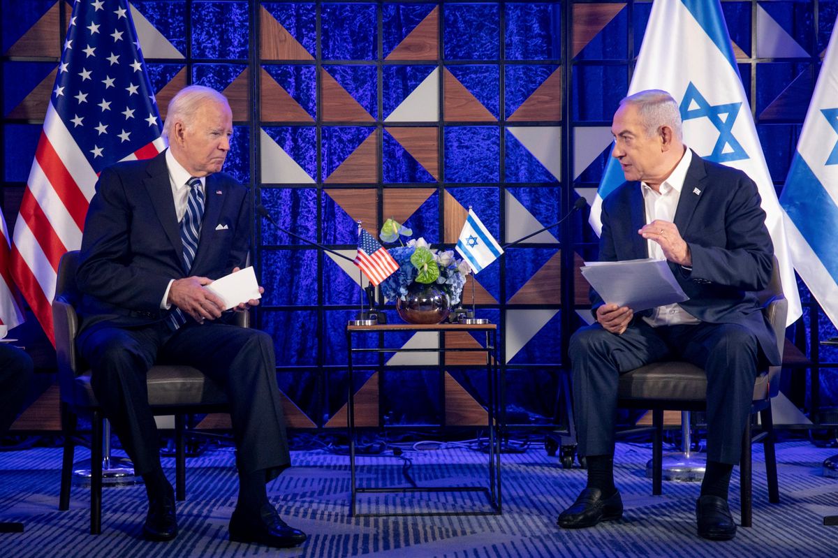 US-Präsident Biden, zunächst mit Netanyahu solidarisch, sagt heute: «In meinen Augen schadet er Israel mehr, als dass er Israel hilft.» Hier bei einem Treffen am 18. Oktober 2023 in Tel Aviv. 