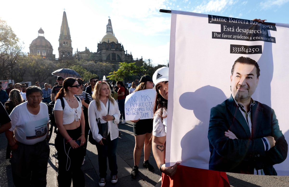 Freunde, Familienmitglieder und Kollegen versammelten sich in Guadalajara, um die Regierung dazu aufzufordern, den vermissten Journalisten Jaime Barrera zu finden. (12. März 2024)