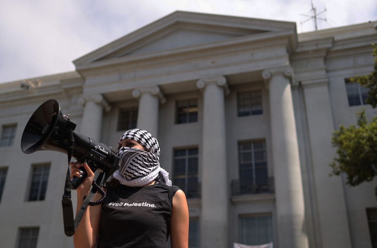 Besetzte Vorlesungssäle, Camps auf dem Campus – und die Polizei schreitet ein. In den USA protestieren Studierende gegen den Krieg in Nahost, auch in Berkeley, Kalifornien.