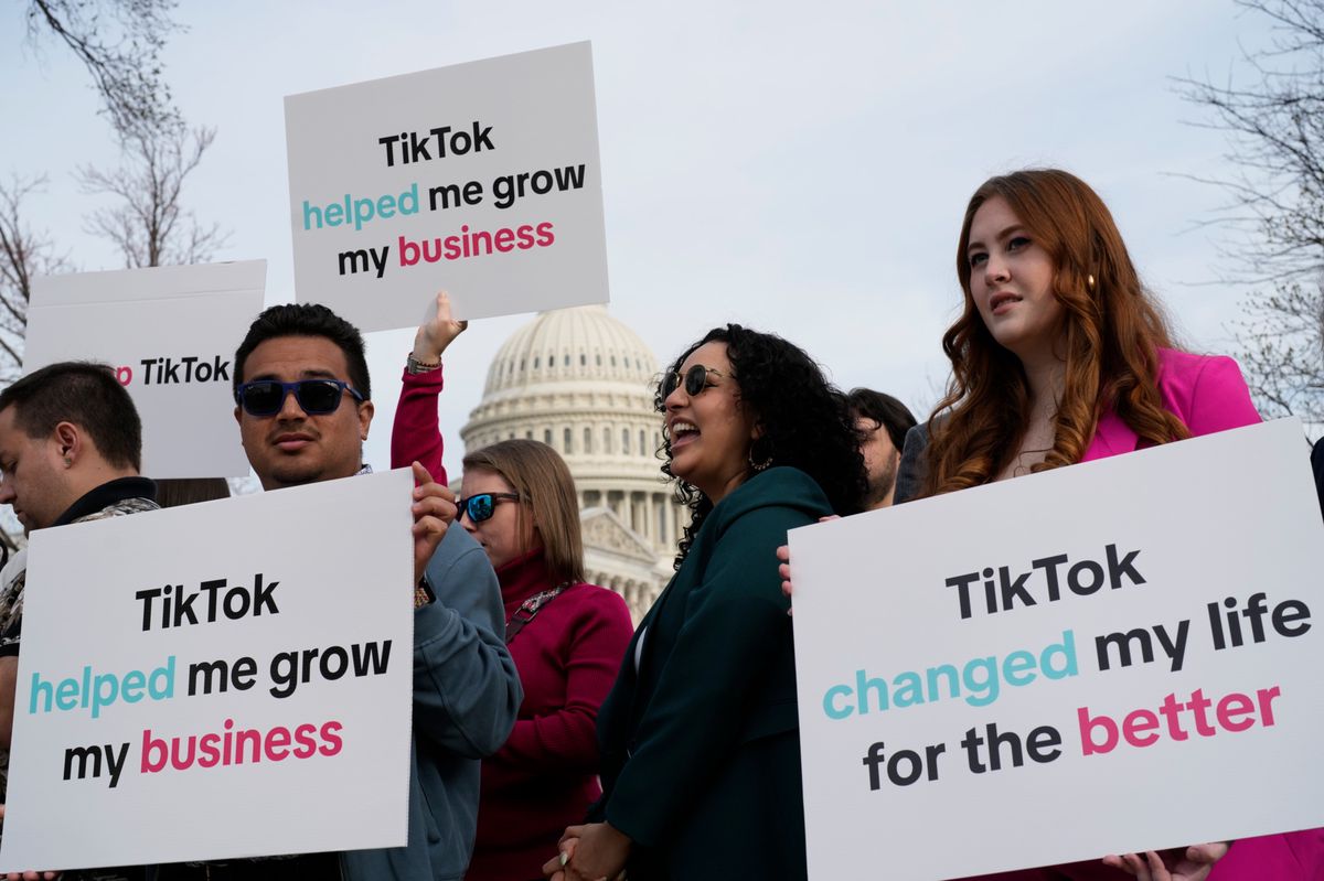 «Tiktok hat mein Leben zum Besseren verändert»: Proteste vor dem US-Senat gegen ein Tiktok-Verbot.