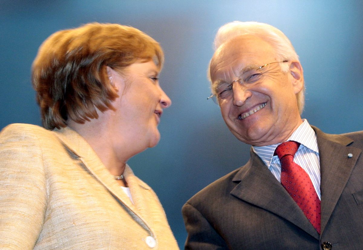 Die Eintracht trügt: Edmund Stoiber und Angela Merkel auf einem CSU-Parteitag in München 2007. 